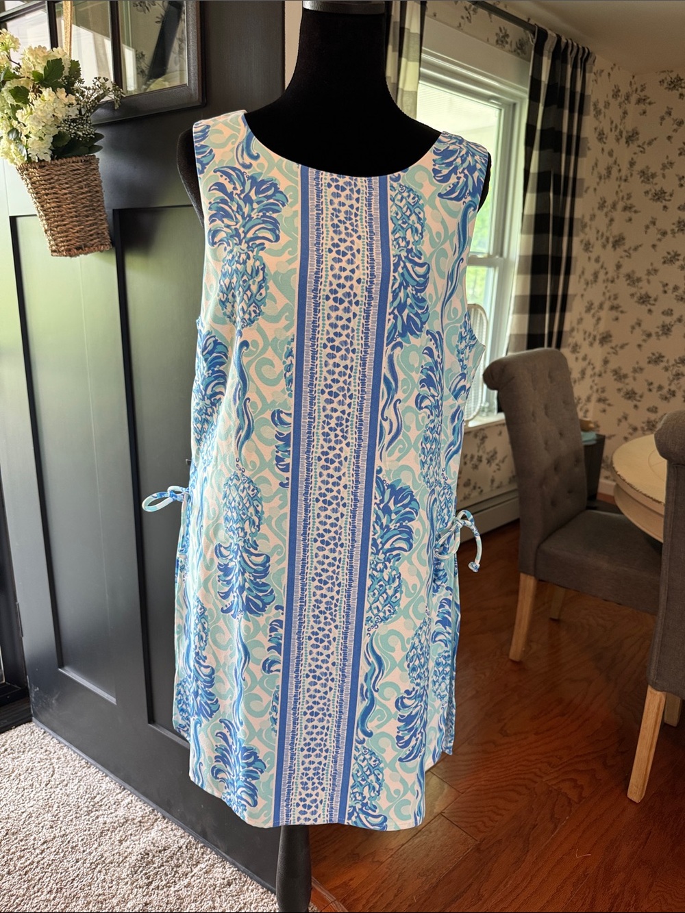 Lilly Pulitzer Donna Romper featuring the Bennet Blue Pineapple print. 12 EUC